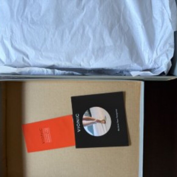 Vionic Shantelle Black 10M Ankle Boot - Picture 8 of 8